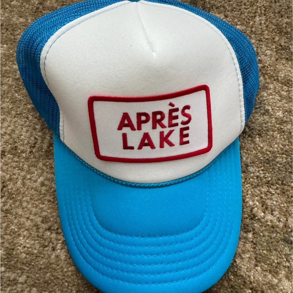 NWOT APRES LAKE Trucker Hat